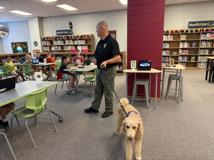 therapy K9 and students 