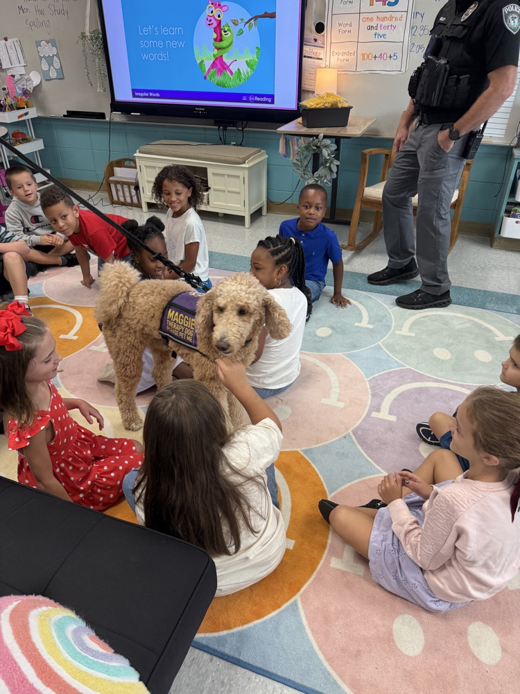 students and therapy dog