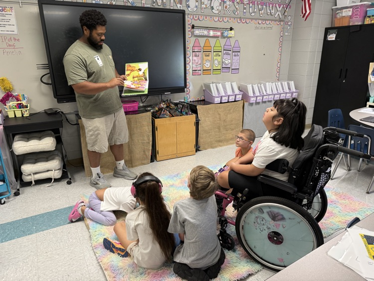 soldier reading to a class 