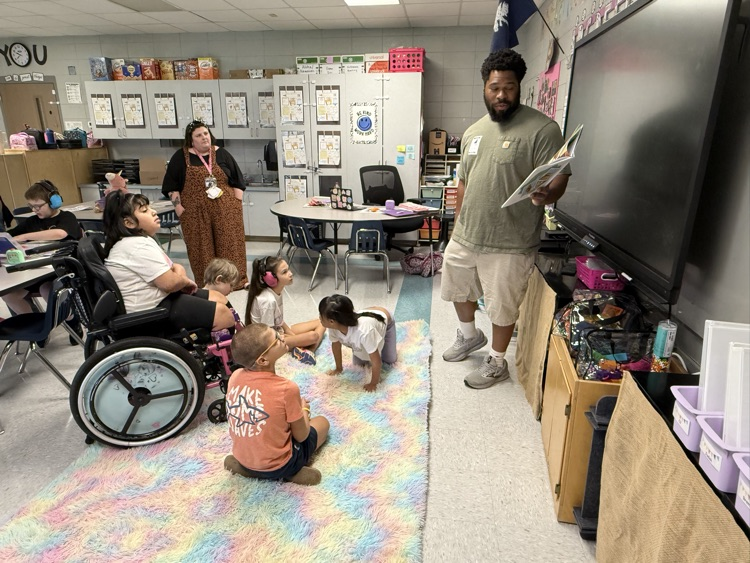 soldier reading to a class 