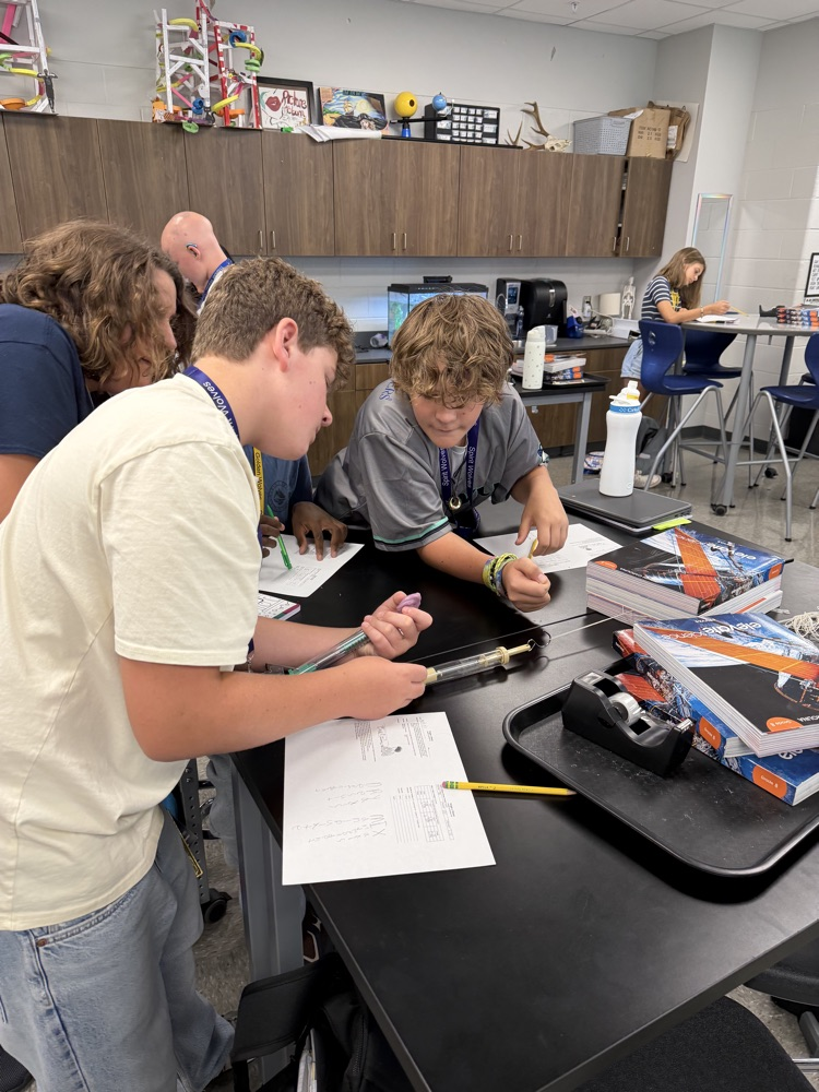 kids in science class 