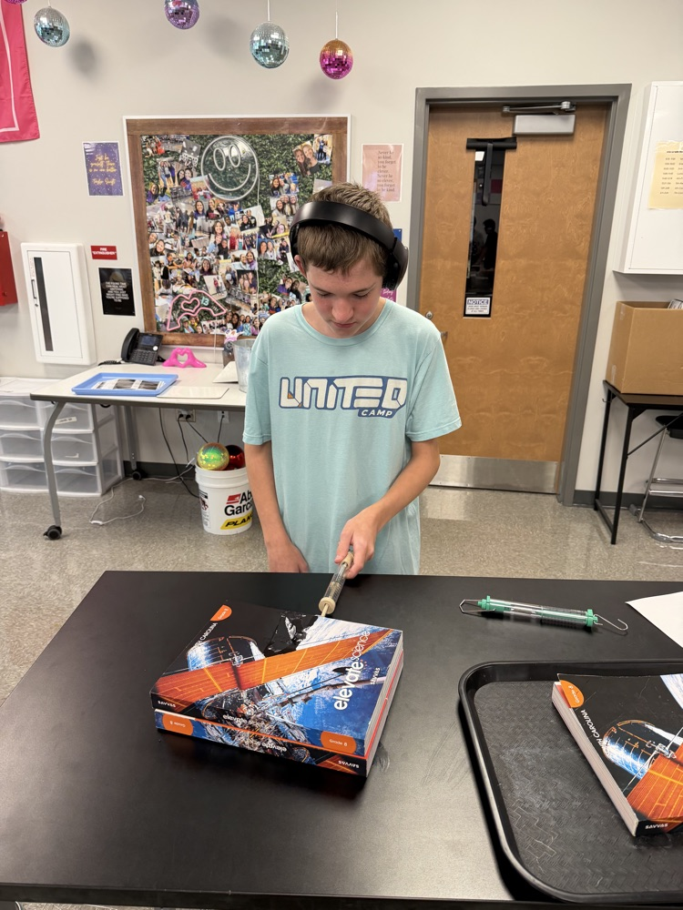 kids in science class 