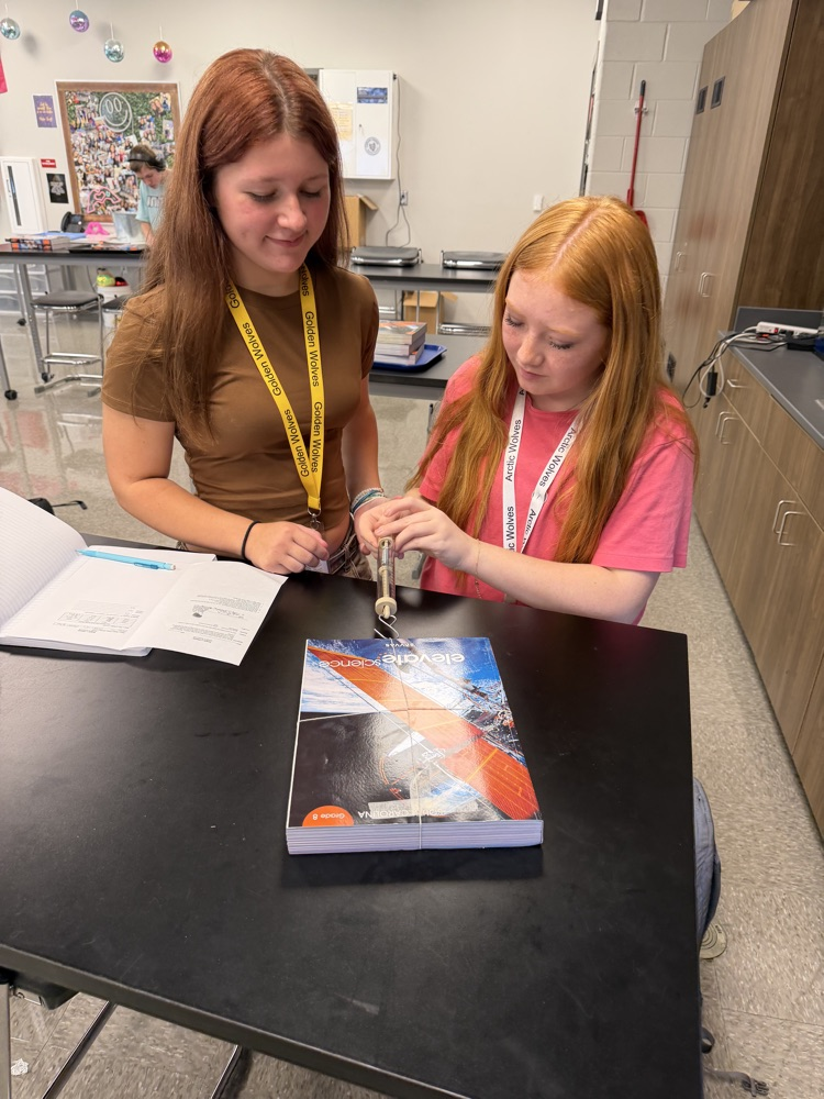 kids in science class 