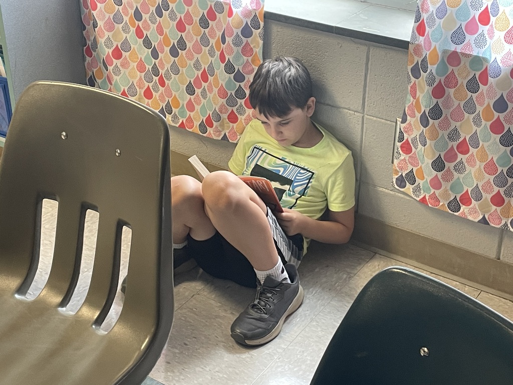 Mrs. Cobb’s class Rocked the Ridge today with some flashlight reading.