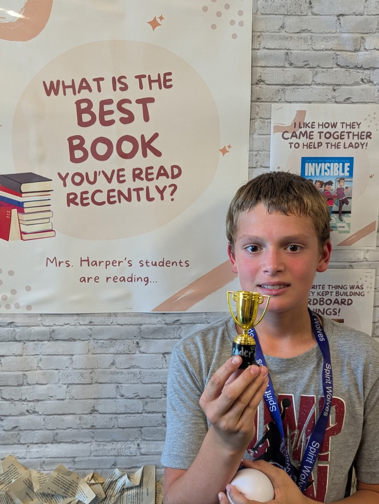 kid with trophy 