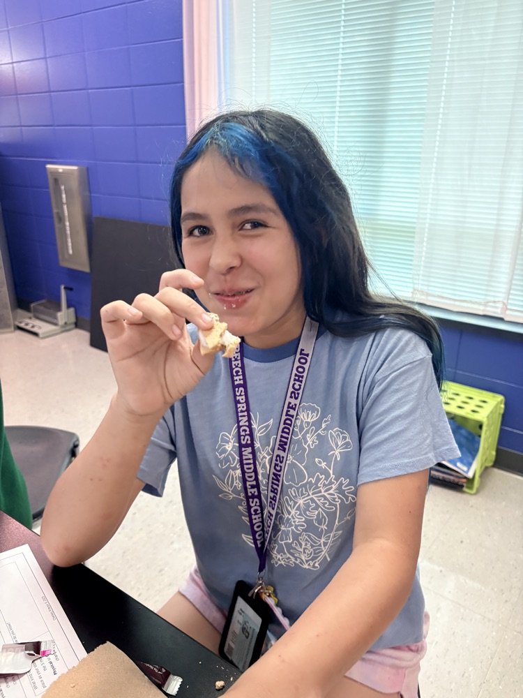 student eating 