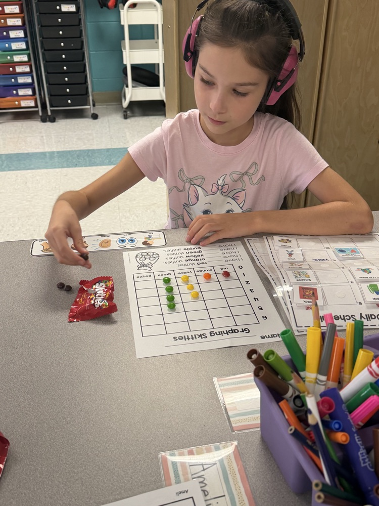 students Using skittles to understand bar graph