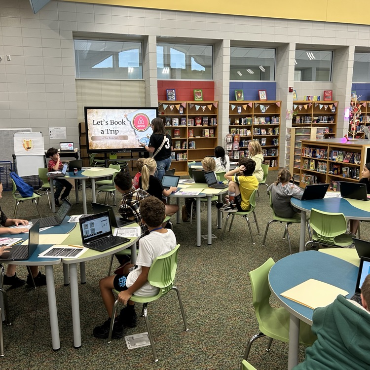 picture of a collaborative lesson in the library