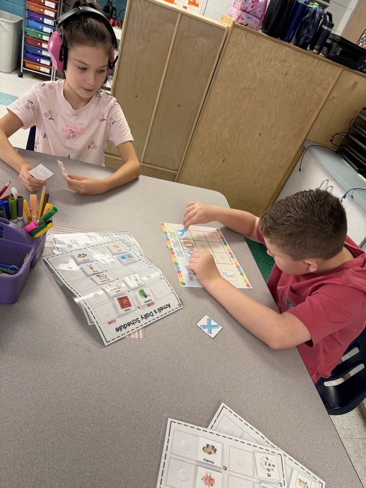 students playing tic tac toe