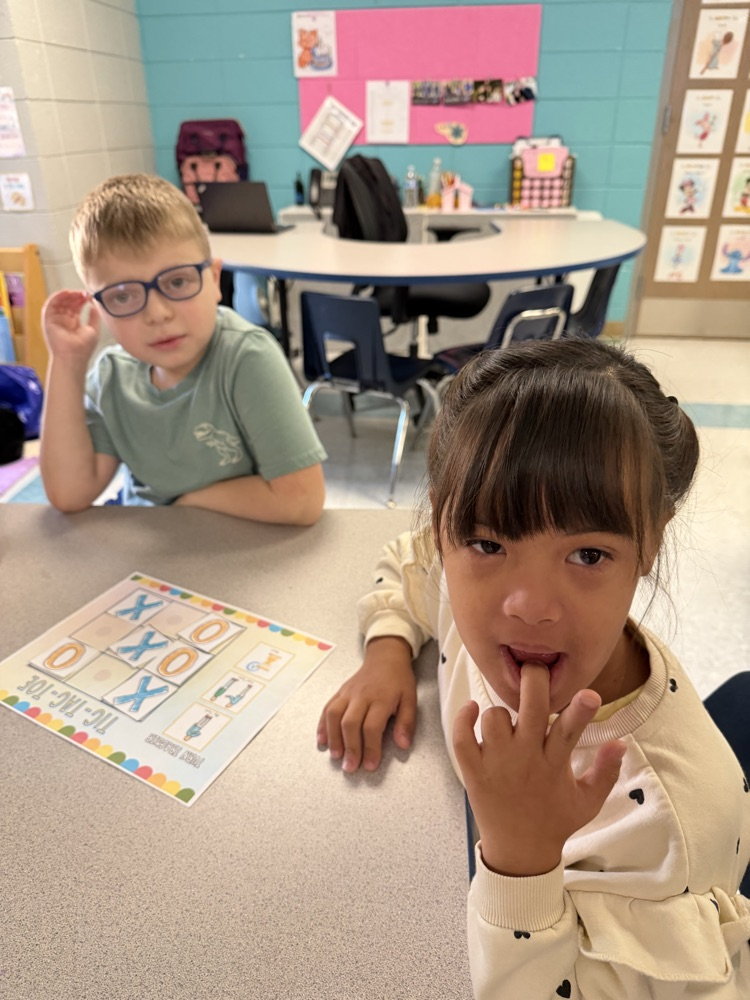 students playing tic tac toe
