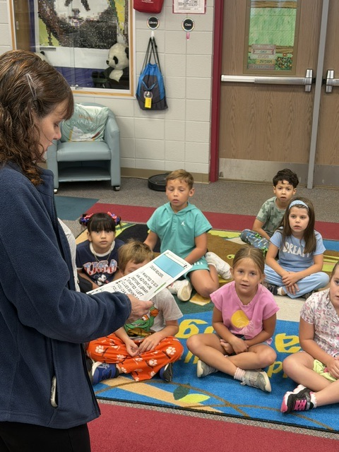 students finding and reading clues