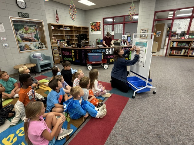 students finding and reading clues
