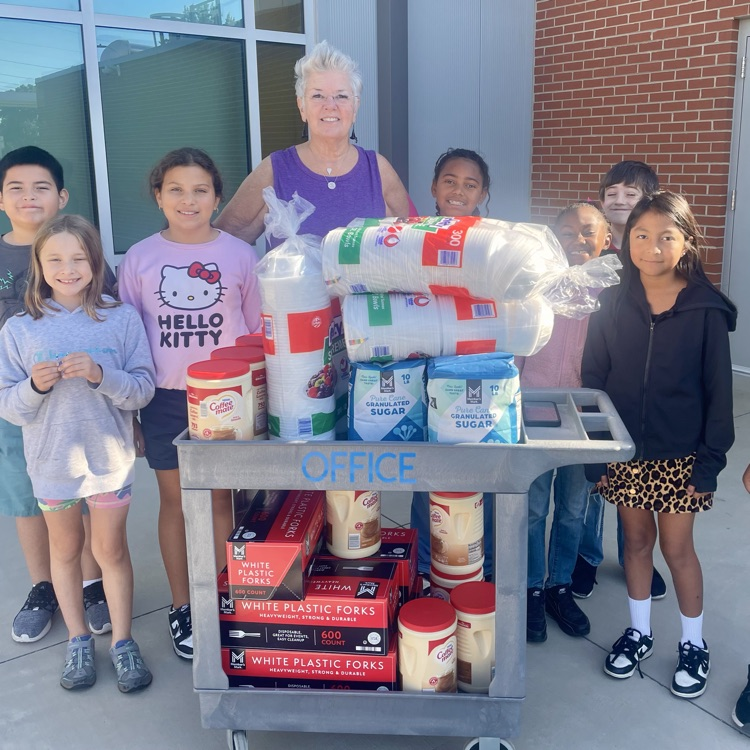 this image shows students loading up supplies for the Greer soup kitchen  