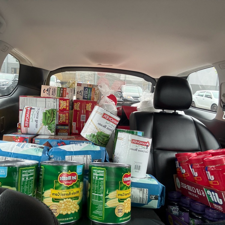 this image shows students loading up supplies for the Greer soup kitchen. 