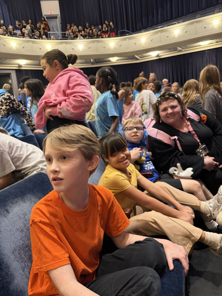 We loved the play of the Three Little Pigs! 💗
