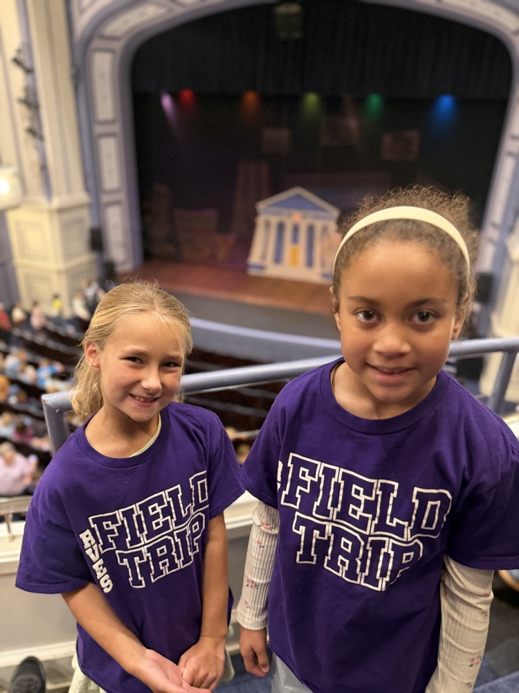 kids seeing a play