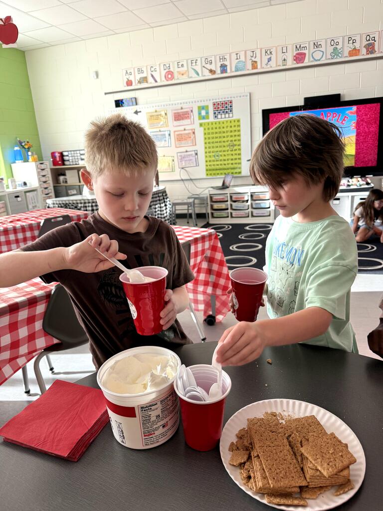 apple week in Fallow's first grade