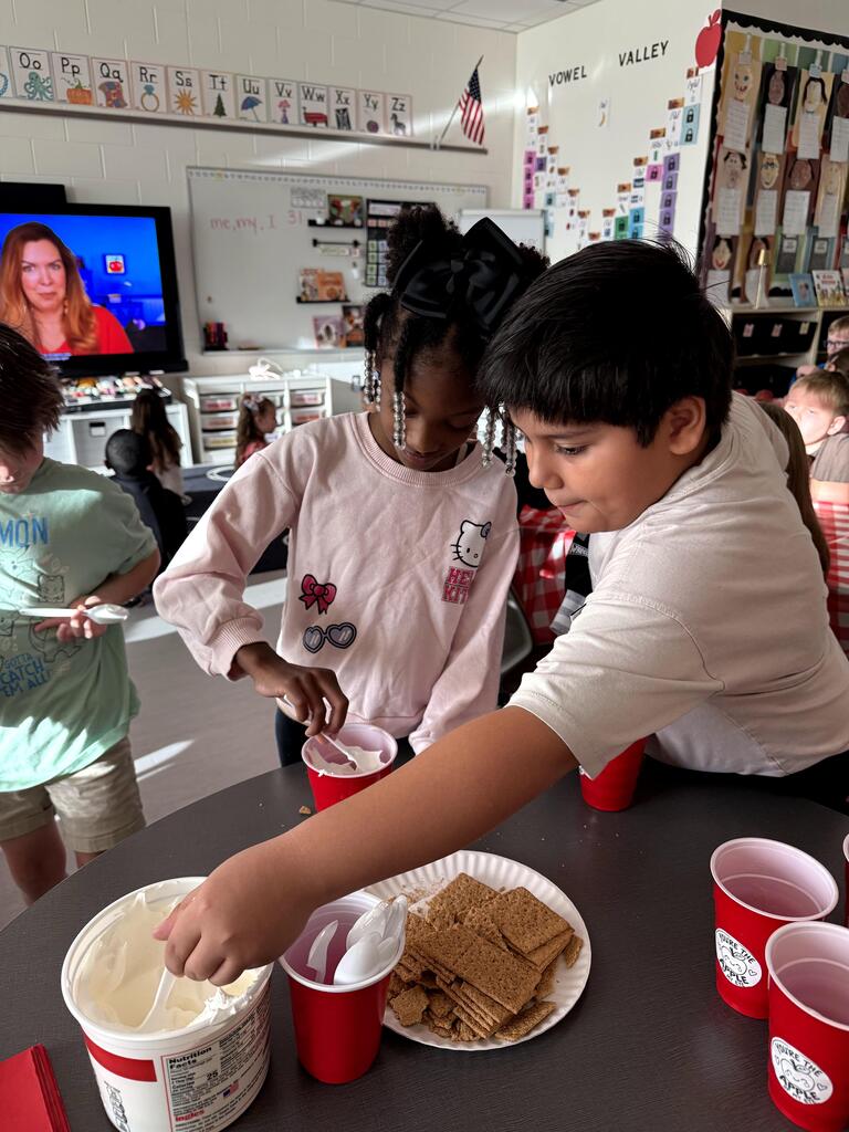 apple week in Fallow's first grade
