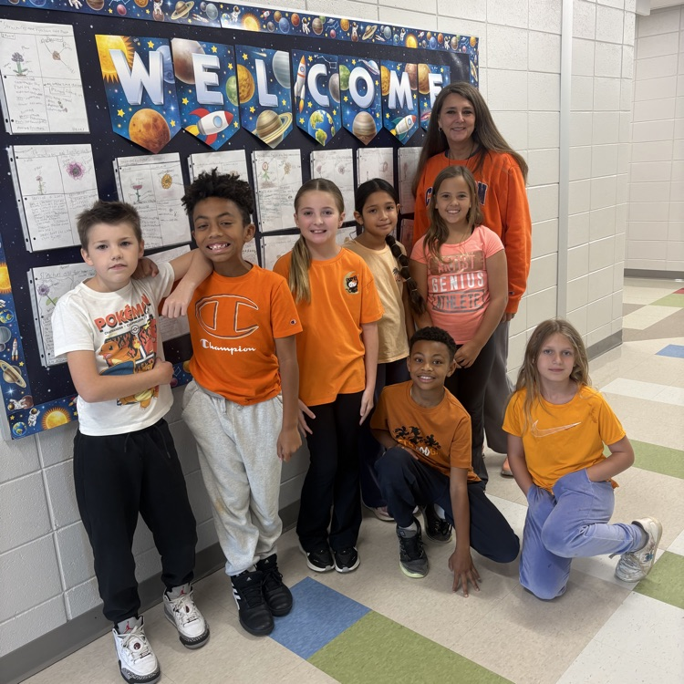 photo of students wearing orange for Unity Day