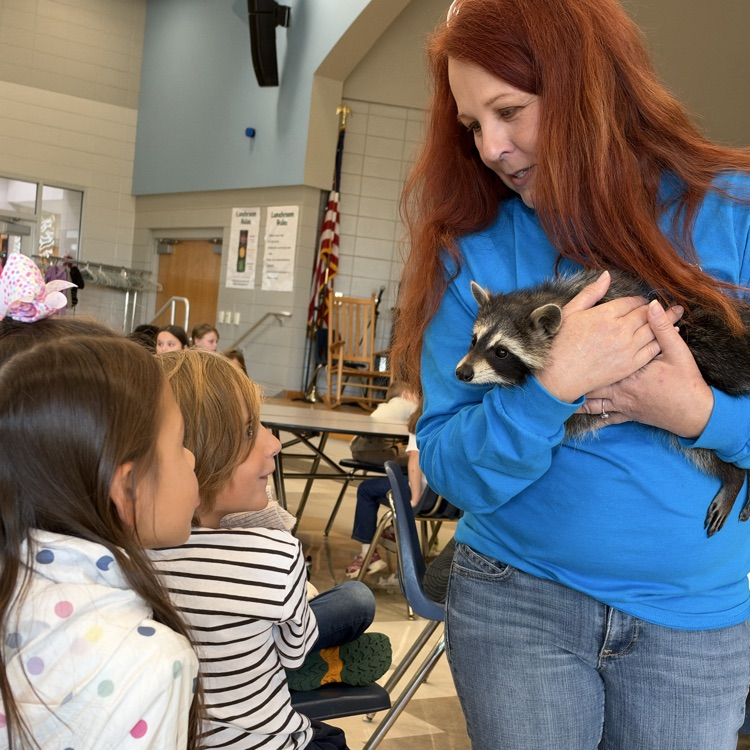 picture of students with Wildlife field trip