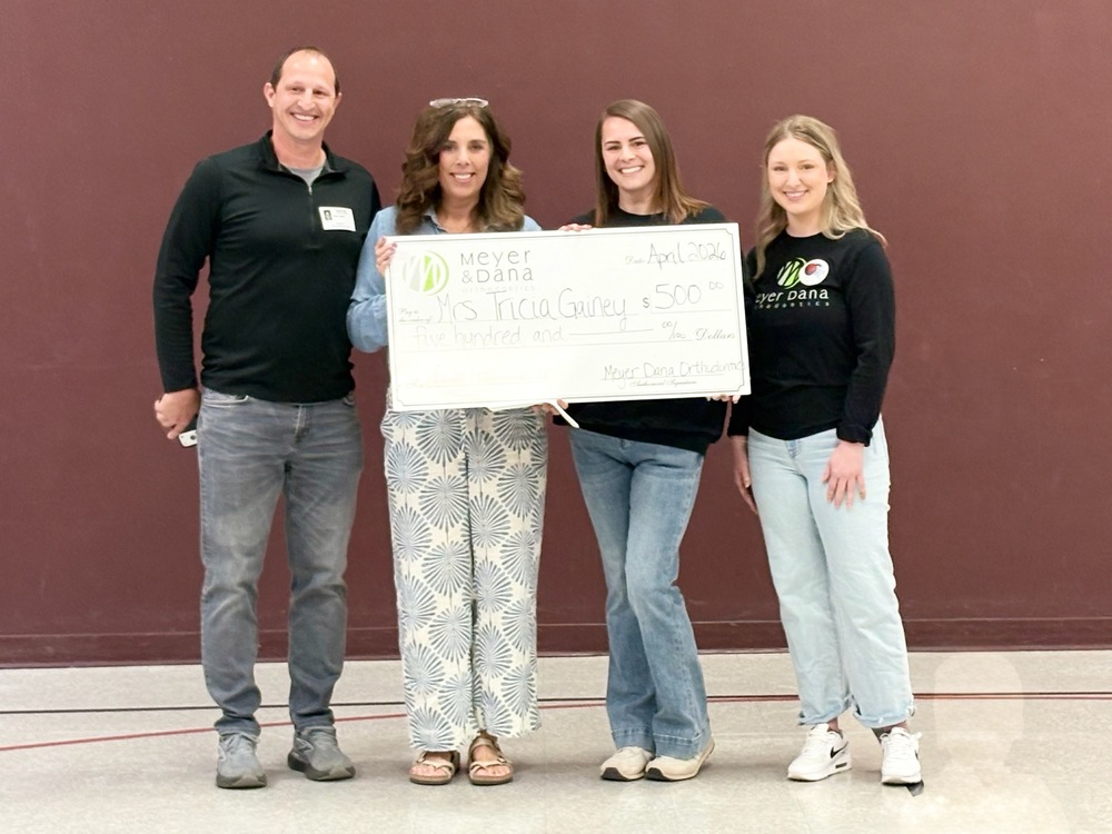 Mrs. Gainey receives Meyer Dana Favorite Teacher Award