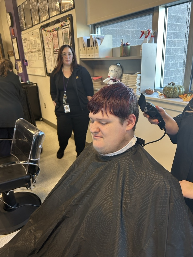 In Case You Missed It.. Homecoming 2025! Getting ready for weekend right with haircuts at BayPath. @ChooseSEBRSD @MASchoolsK12 @MASCSchoolComm