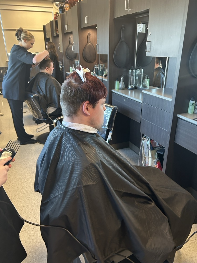 In Case You Missed It.. Homecoming 2025! Getting ready for weekend right with haircuts at BayPath. @ChooseSEBRSD @MASchoolsK12 @MASCSchoolComm