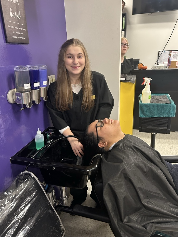 In Case You Missed It.. Homecoming 2025! Getting ready for weekend right with haircuts at BayPath. @ChooseSEBRSD @MASchoolsK12 @MASCSchoolComm