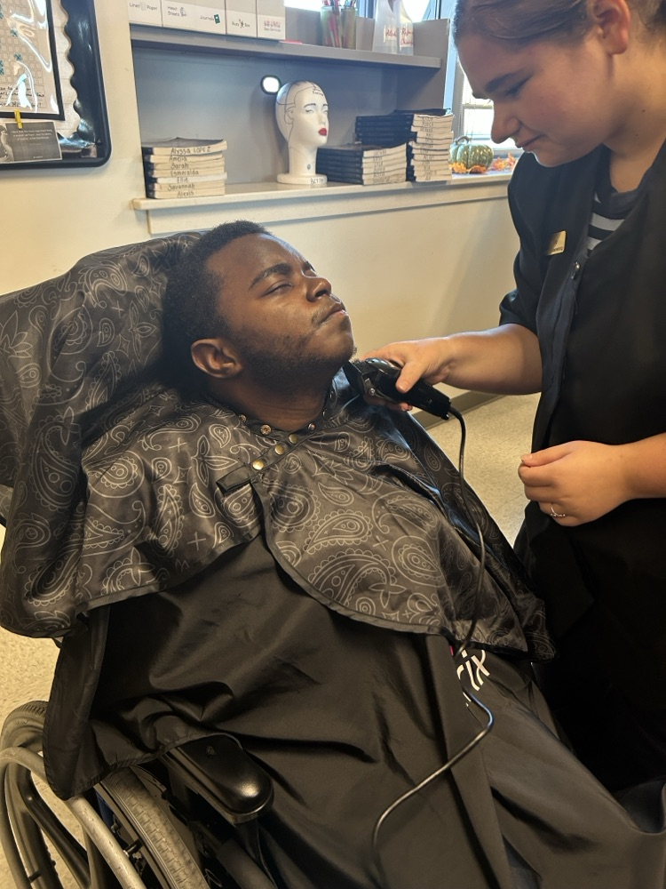 In Case You Missed It.. Homecoming 2025! Getting ready for weekend right with haircuts at BayPath. @ChooseSEBRSD @MASchoolsK12 @MASCSchoolComm