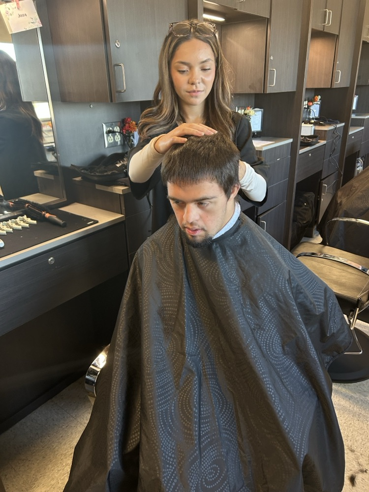 In Case You Missed It.. Homecoming 2025! Getting ready for weekend right with haircuts at BayPath. @ChooseSEBRSD @MASchoolsK12 @MASCSchoolComm