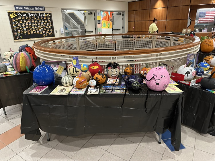 everywhere we look there are decorated pumpkins 🎃