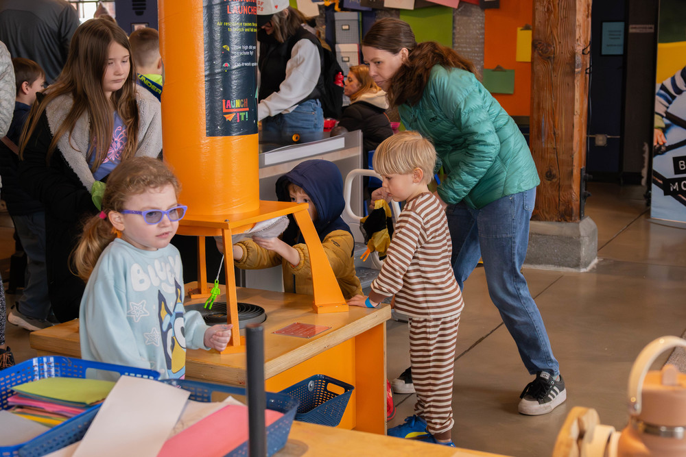 Young children and families explore activities at Mobius Discovery Center.