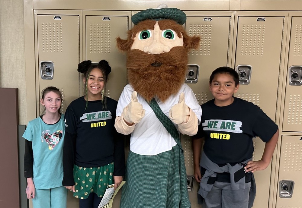 students with Shadle Mascot