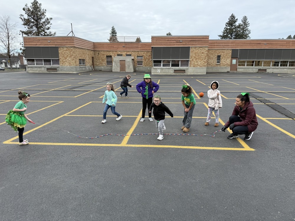 Kids playing jump rope at recess