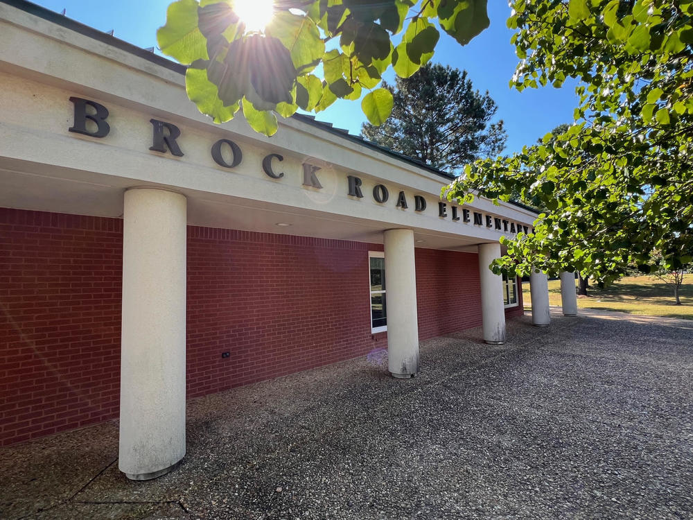 photo of front of Brock Road Elementary