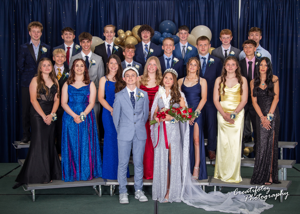 8th Grade class with May Queen and King