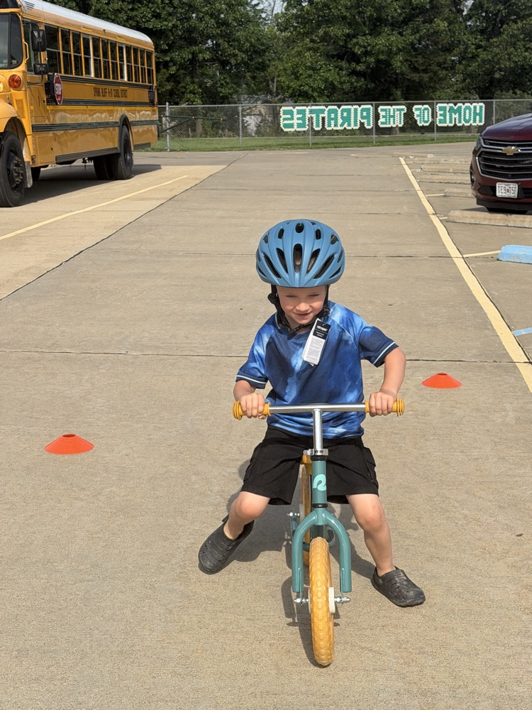 kids riding bikes 