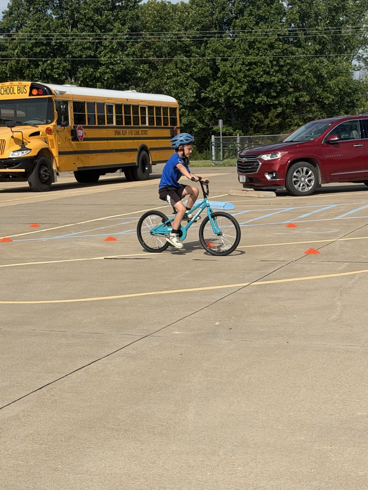 kids riding bikes 