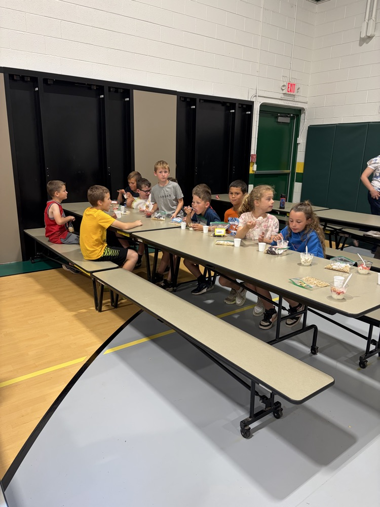 kids eating and making healthy snacks 