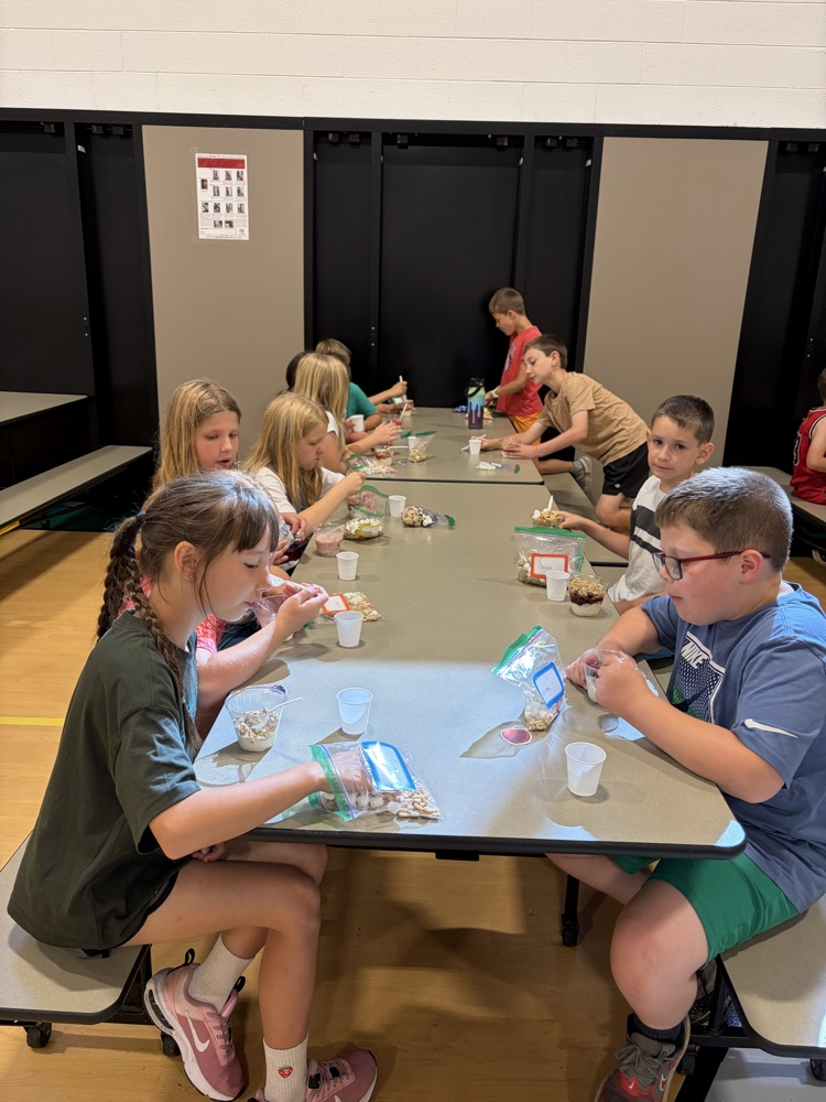kids eating and making healthy snacks 