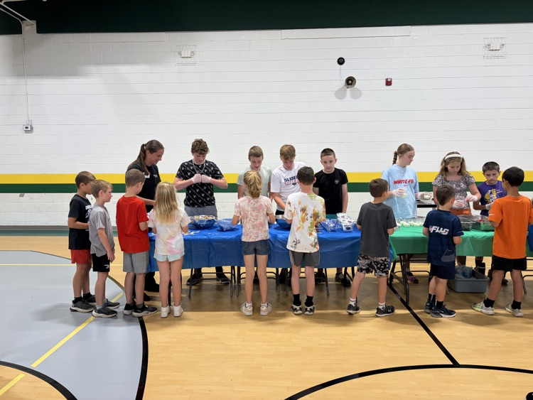 kids eating and making healthy snacks 