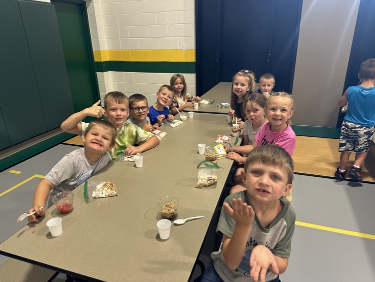 kids eating and making healthy snacks 