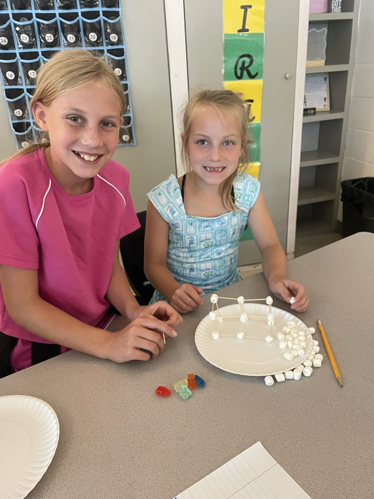 kids doing stem activity 
