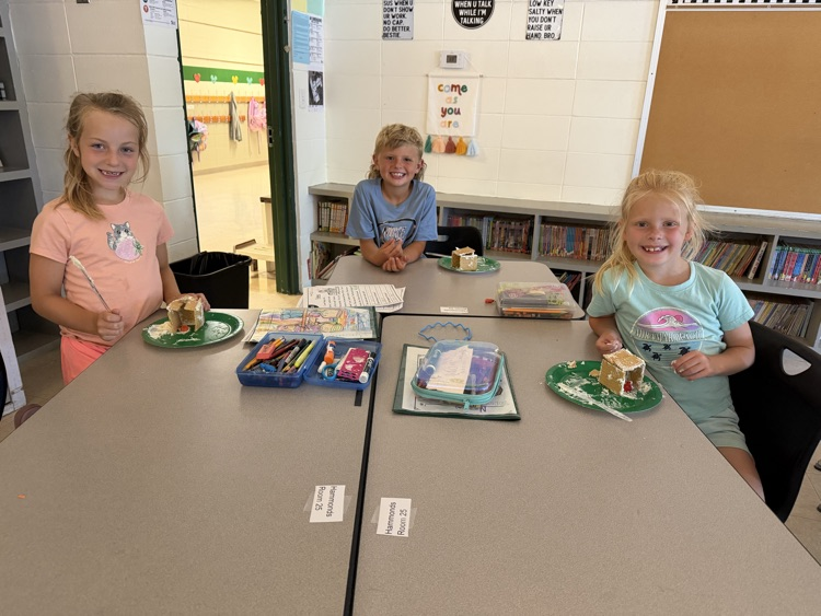 kids with graham cracker and icing “bear den snacks”