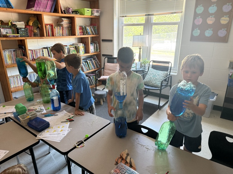 3rd grade SS students making tornado 