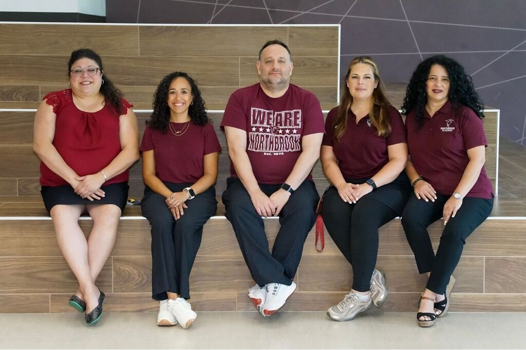 Bonjour! ¡Hola! Salve!  One department, three languages, countless ways to connect!