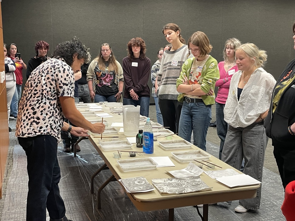 Art students observing a demo
