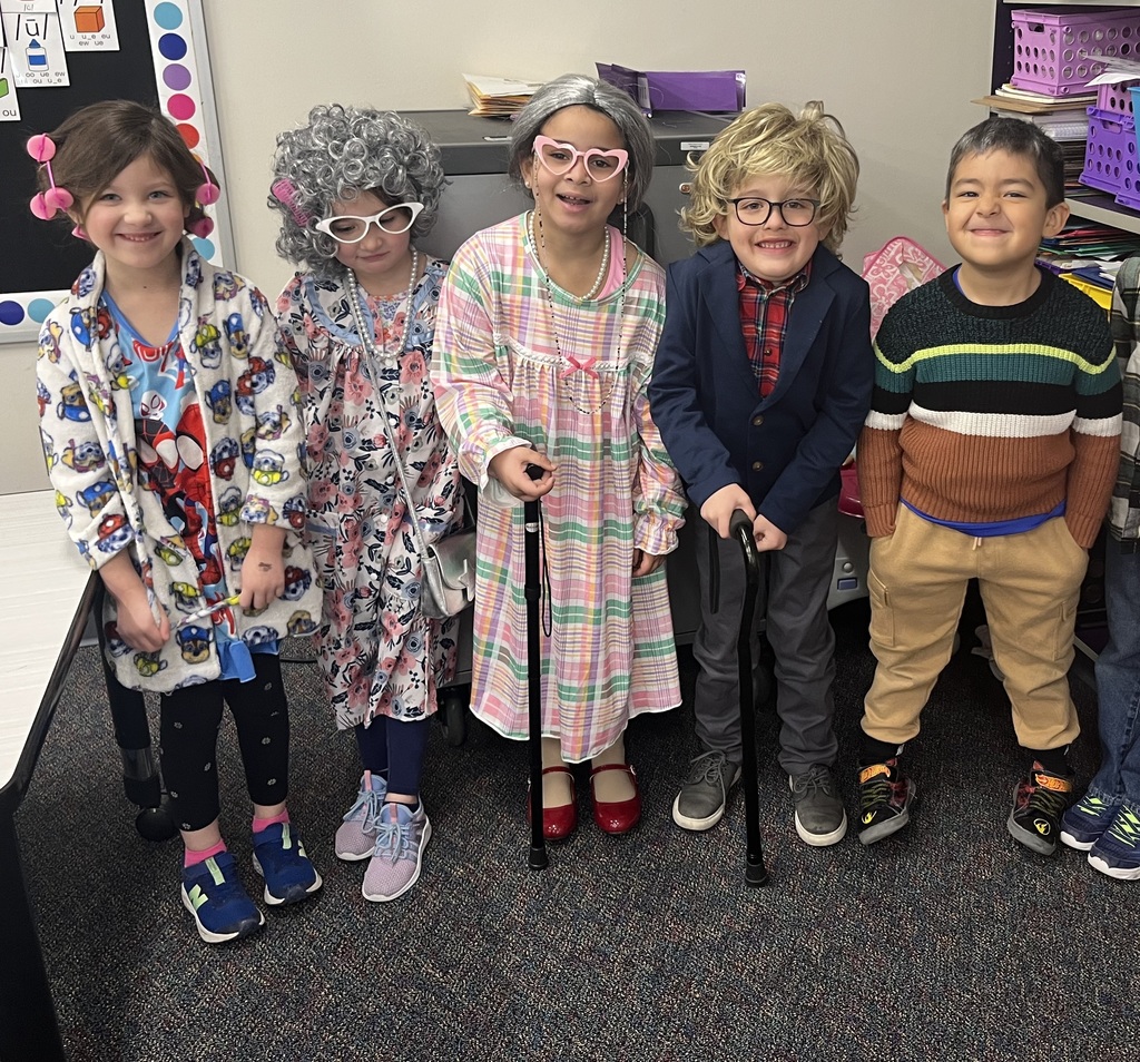 Kindergarteners dresses as old people