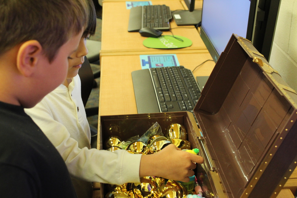 Picking prizes!