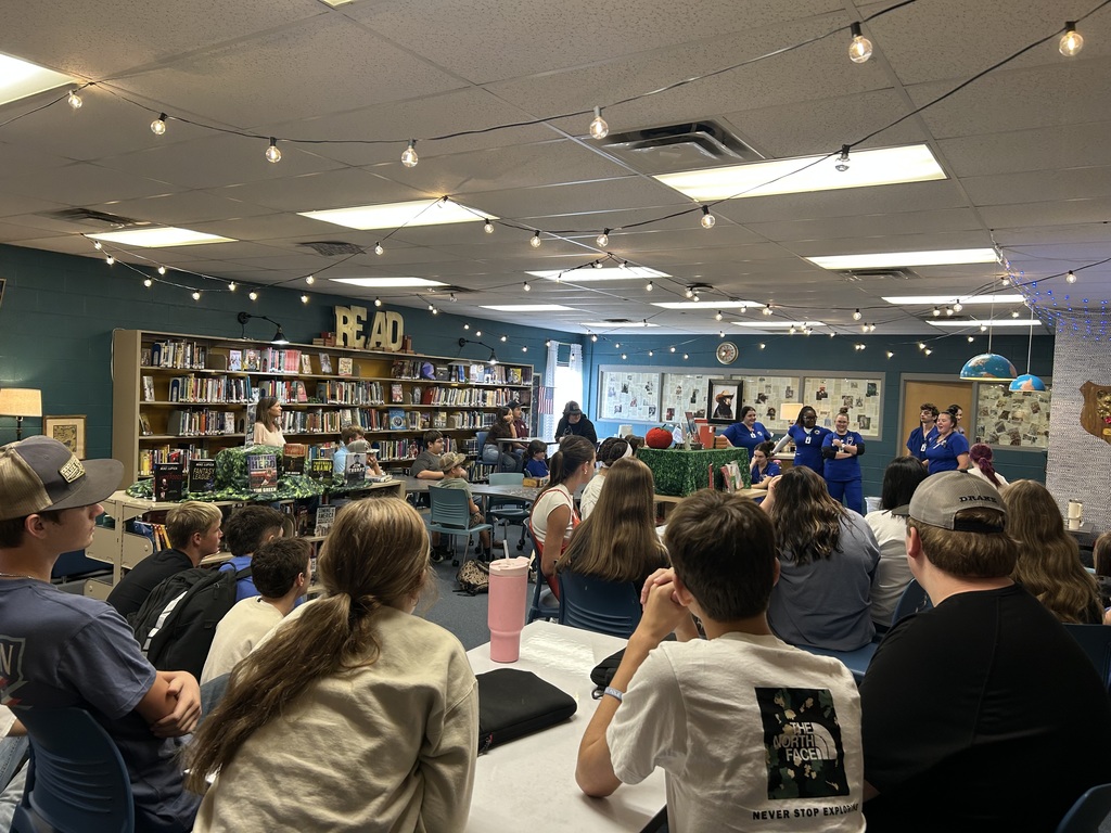 SAU Nursing students talk to high school students 
